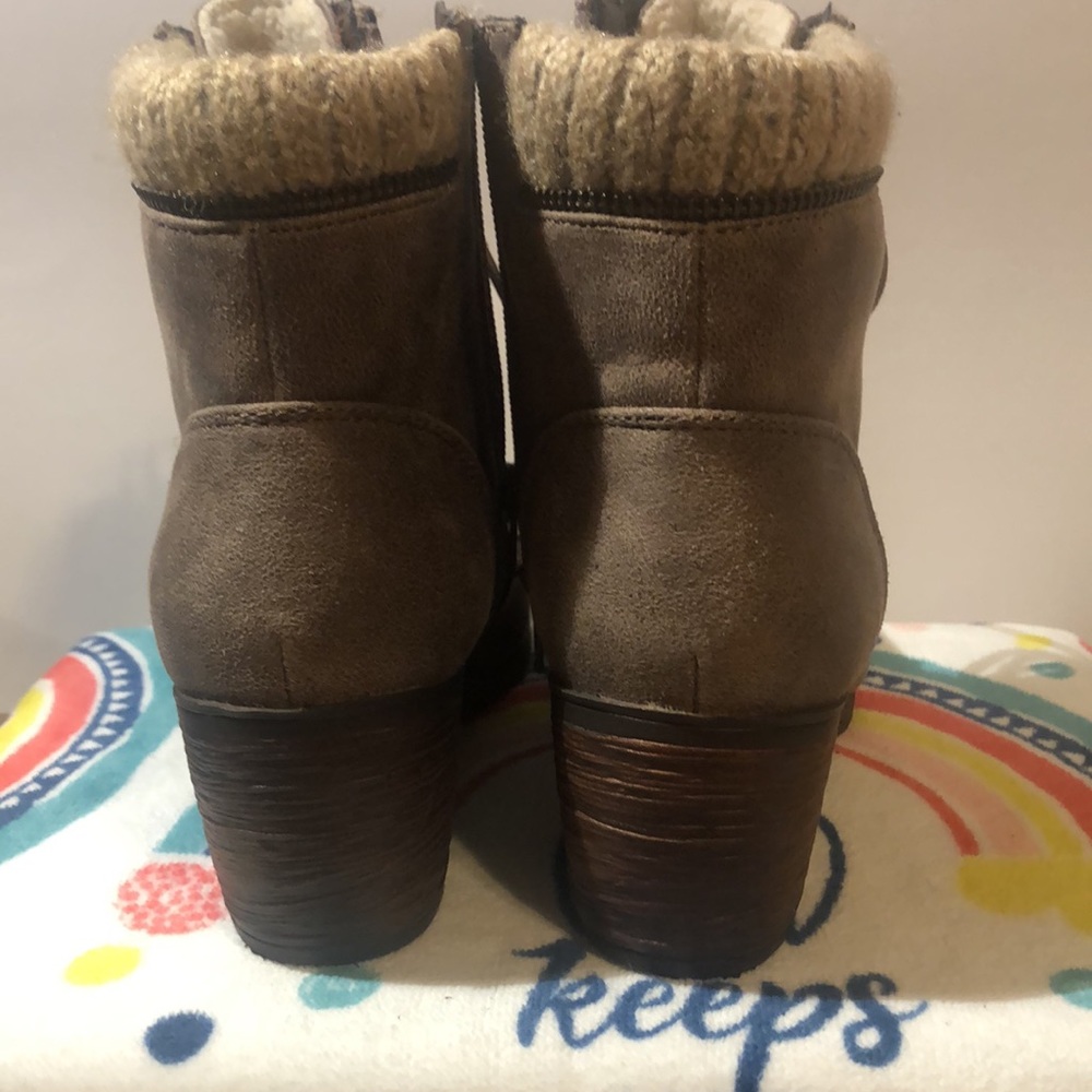 White Mountain booties - Picture 5 of 7